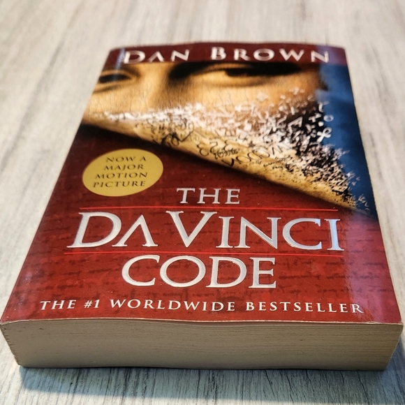 The DaVinci Code by Dan Brown - Picture 2 of 9
